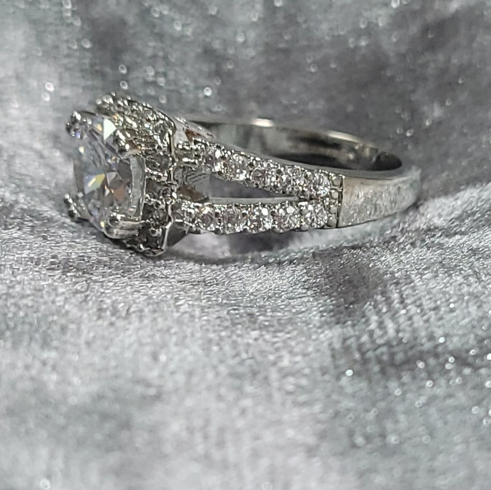 4 Prong White Zircon Silver Color Engagement Ring - Picture 8 of 8